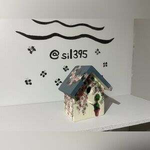 DECORATIVE BIRDHOUSE